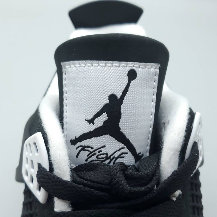 Air Jordan 4 Retro
