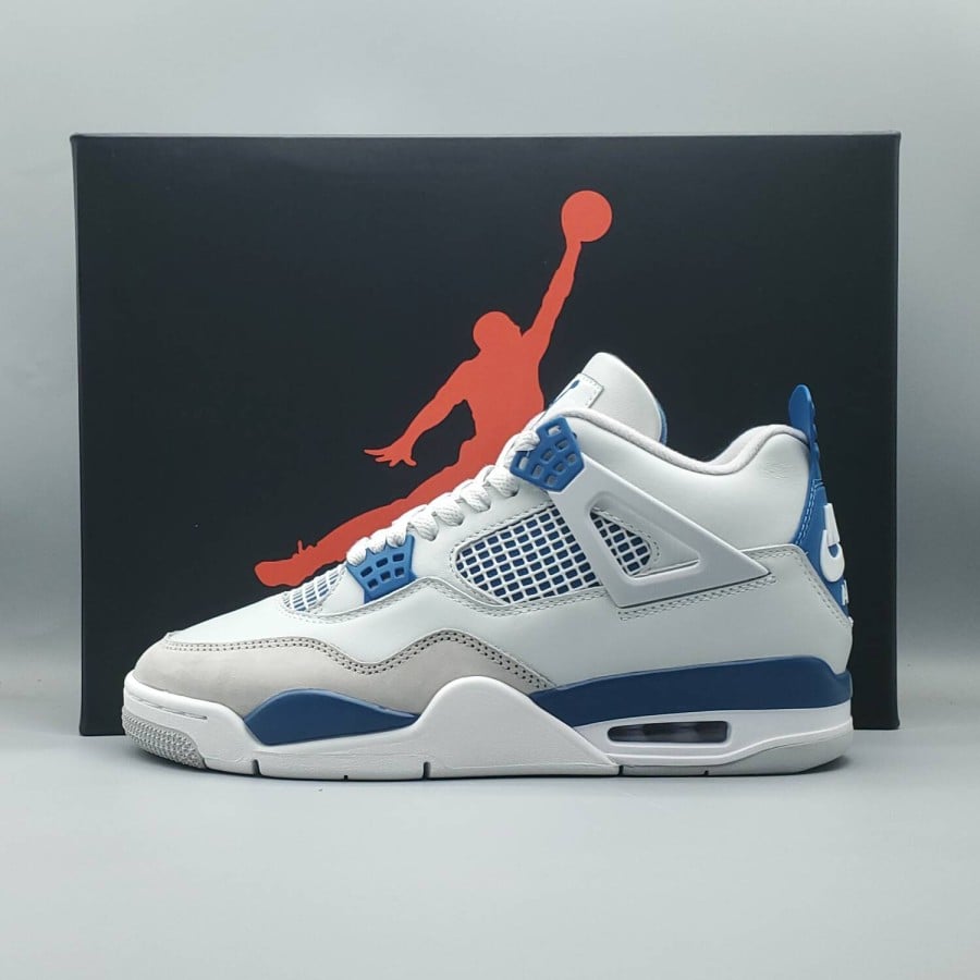 Air Jordan 4 Retro