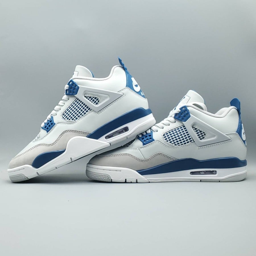 Air Jordan 4 Retro