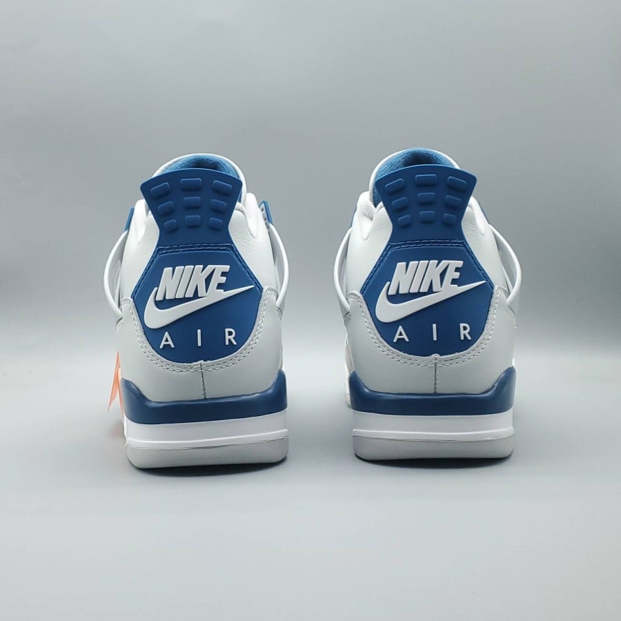 Air Jordan 4 Retro