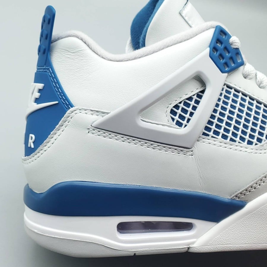 Air Jordan 4 Retro