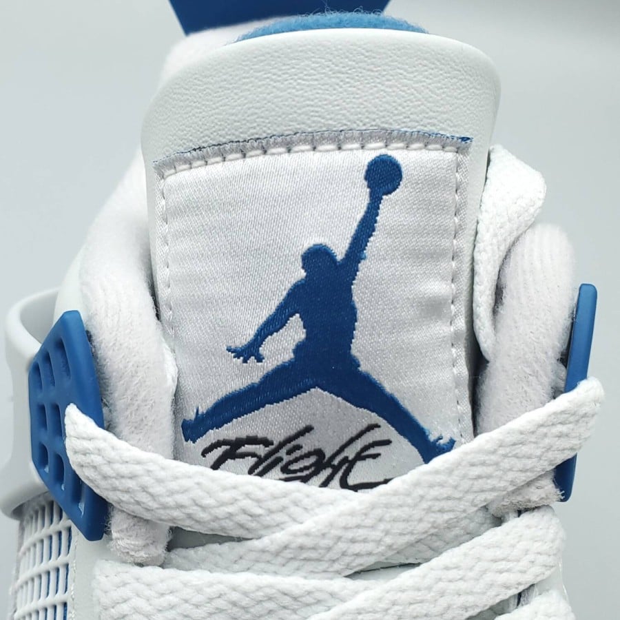 Air Jordan 4 Retro