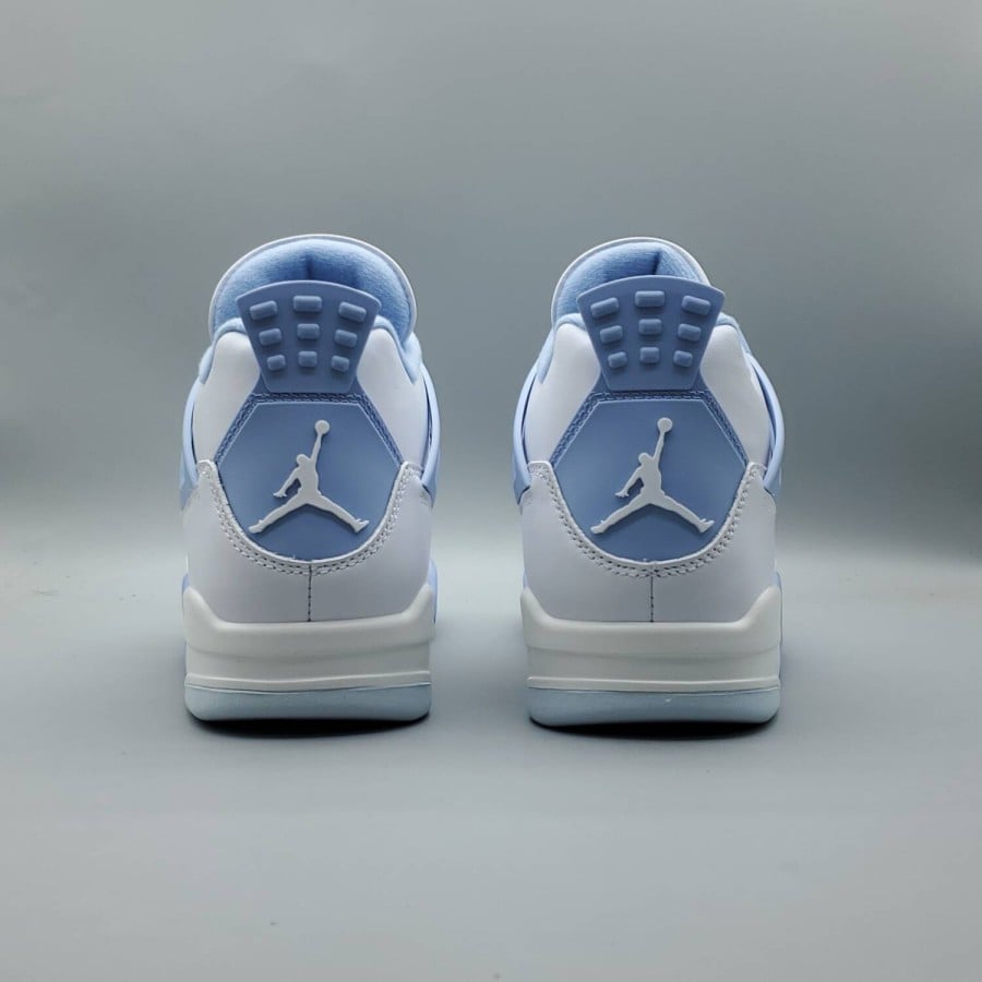 Wmns Air Jordan 4 Retro