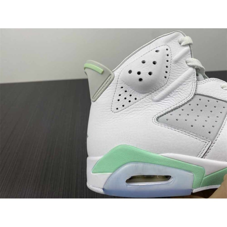 Wmns Air Jordan 6 Retro 