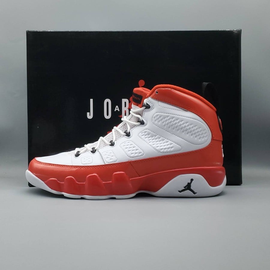 Air Jordan 9 Retro 