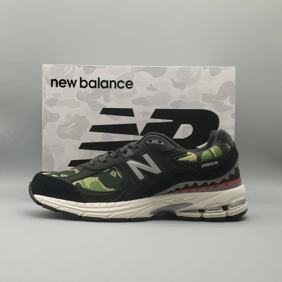 BAPE x 2002R