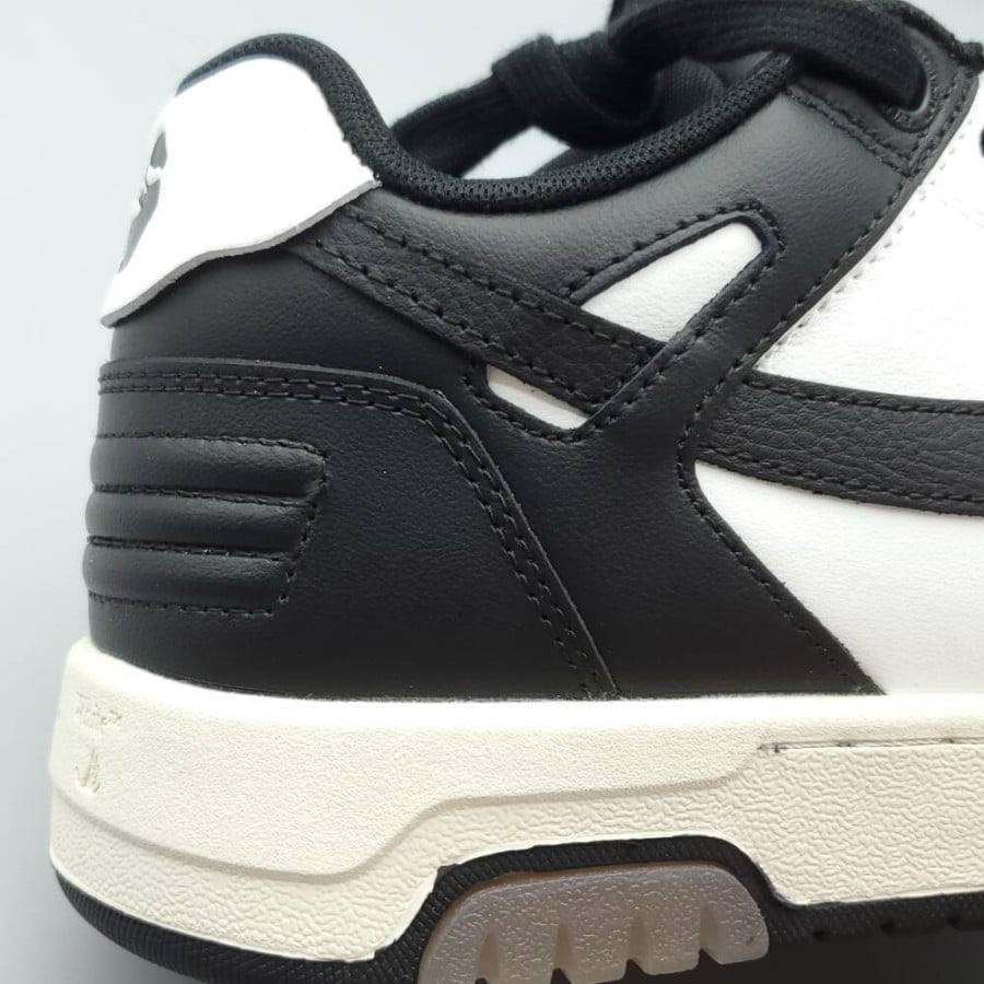 Off-White Wmns Out of Office
