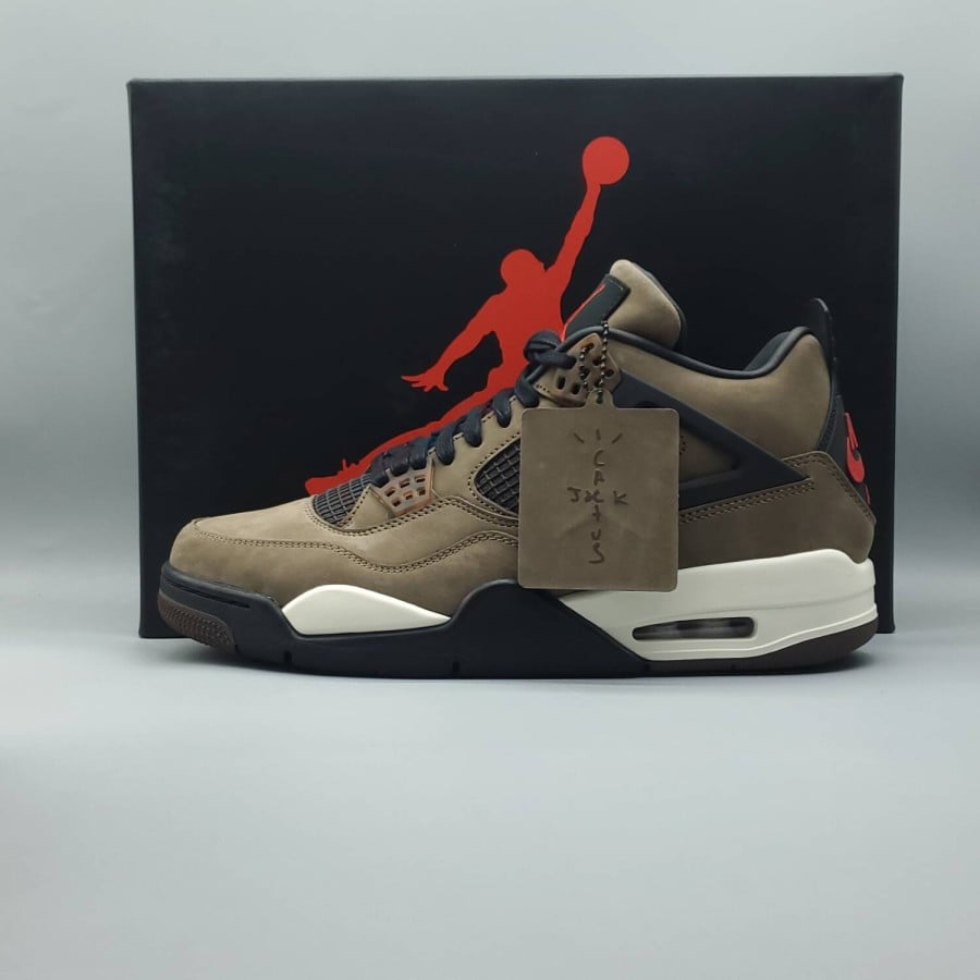 Travis Scott x Air Jordan 4 Retro